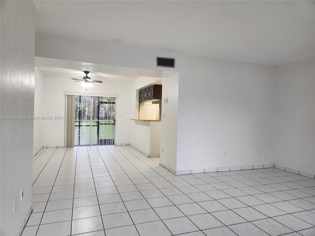 Foto del edificio - 8401 SW 107th Ave