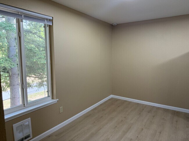 Foto del edificio - Newly Remodled 3 bed, 2 baths Edmonds Cond...