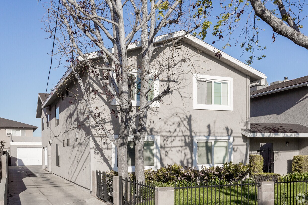 Building Photo - 11745 Coldbrook Ave