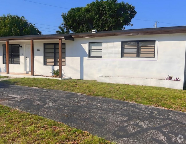 Building Photo - 3361 NW 5th Pl
