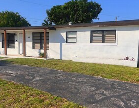 Building Photo - 3361 NW 5th Pl