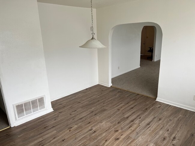 Building Photo - 701 Hickory St