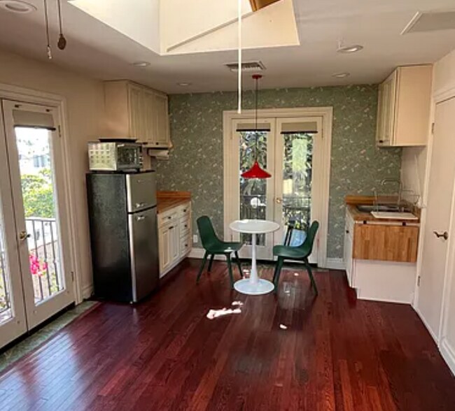 Foto del edificio - 7770 Selma Ave