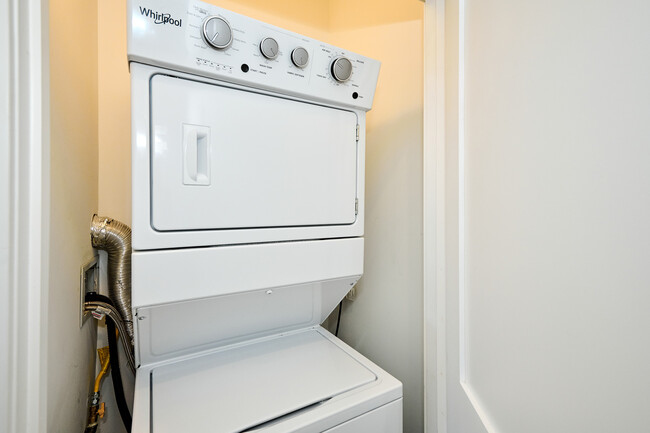 Washer / Dryer - 5139 N Broadway St