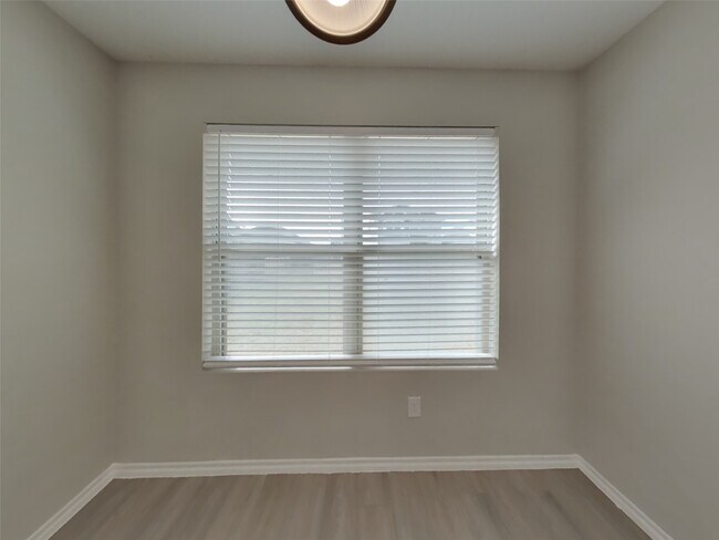 Building Photo - 11151 N Lake Mist Ln