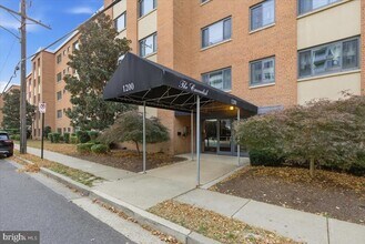 Building Photo - 1200 S Arlington Ridge Rd