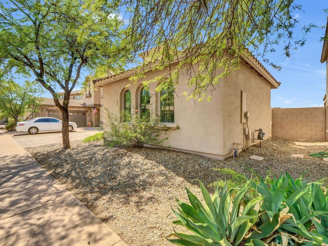 Primary Photo - 3-bedroom, 3-bathroom 2212 home