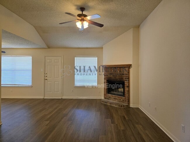 Building Photo - 408 Connie Dr