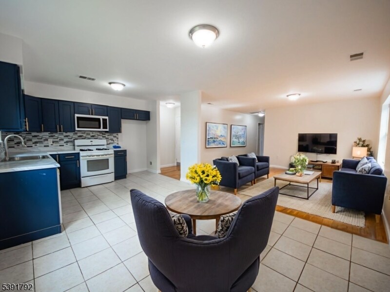 Foto principal - 697 S 18th St