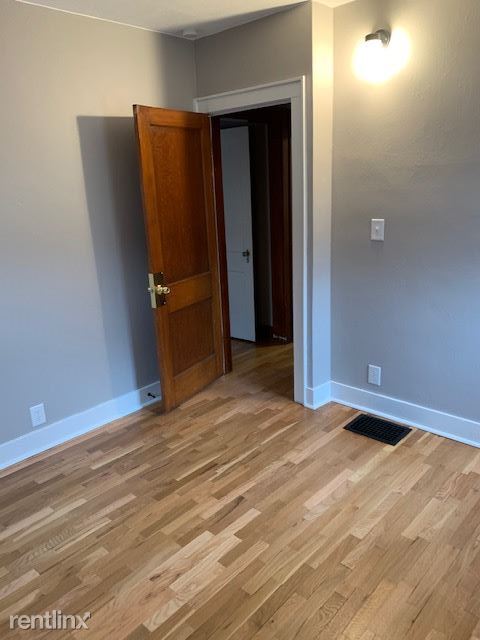 Building Photo - 2 br, 1 bath Duplex - 2201 W Main St Apart...
