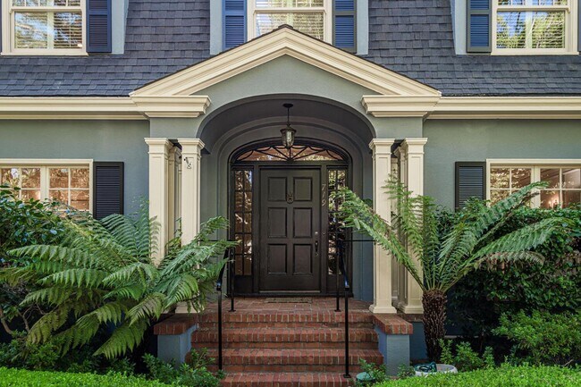 Foto del edificio - 719 W Poplar Ave