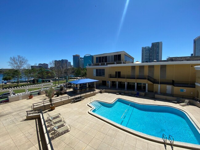 Foto del edificio - Live in Luxury and Convenience in the Hear...
