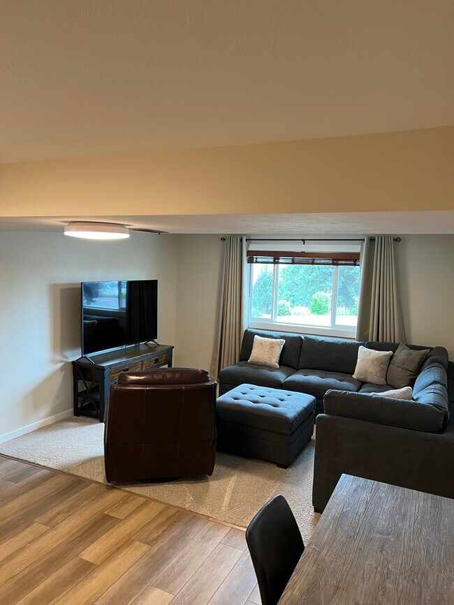 Foto del edificio - 34 Larchwood Ln