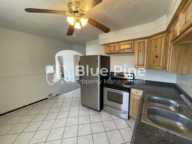 Foto del edificio - 301 E 18th St