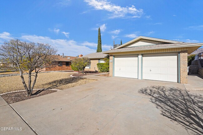 Building Photo - 208 Vista Bonita St