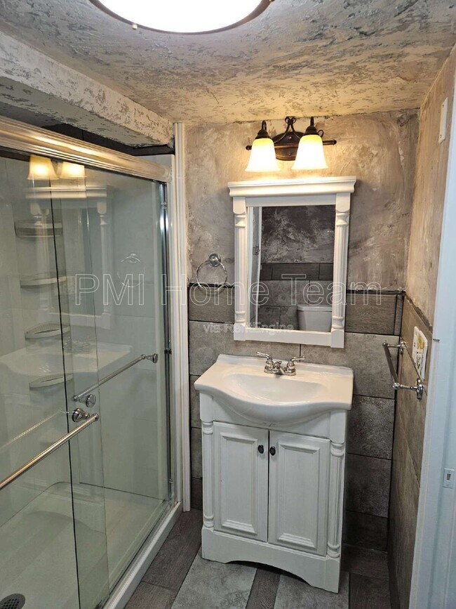 Foto del edificio - 168 Ross Dr