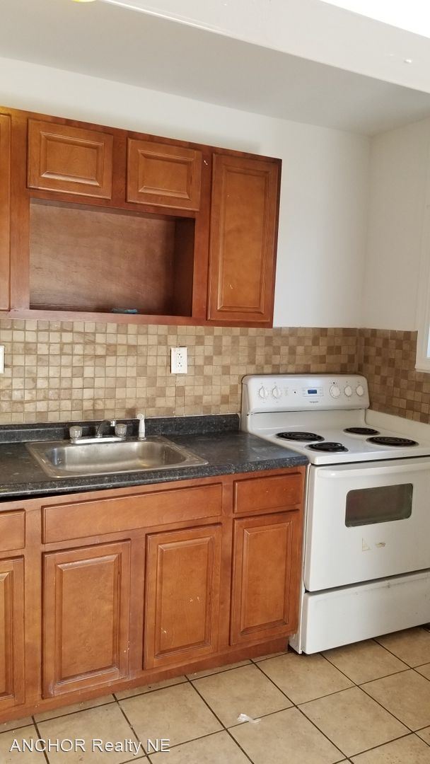 Building Photo - 3 br, 1 bath House - 2520 S 61st St