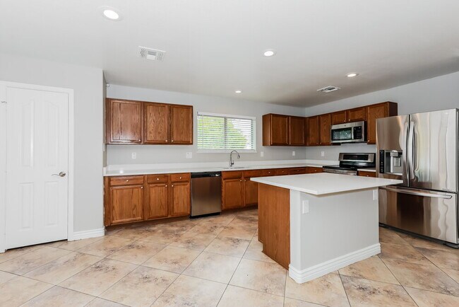Building Photo - 3914 S Ponderosa Dr