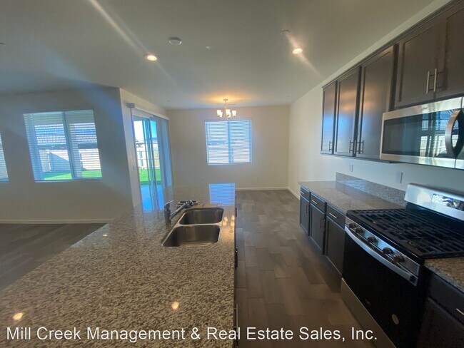 Foto del edificio - 4 br, 2.5 bath House - 3455 N. Lennox