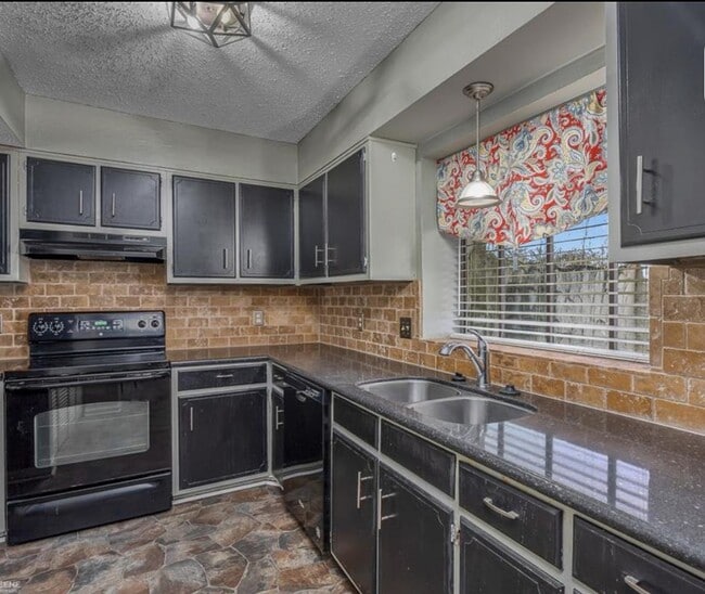 Building Photo - ** 2 BED/1.5 BATH CANDO IN NORTH SHREVEPORT **