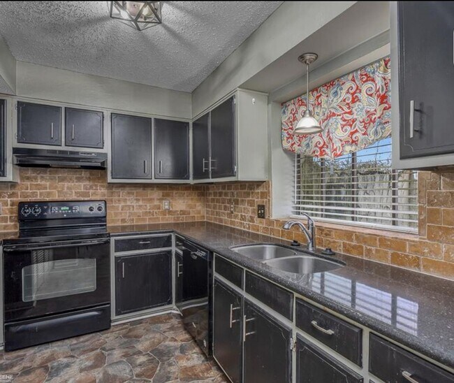 Foto del edificio - ** 2 BED/1.5 BATH CANDO IN NORTH SHREVEPORT **