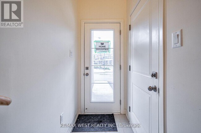 Building Photo - 1495 Green Rd