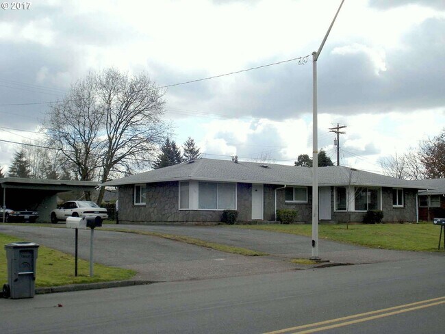 Building Photo - 307 N Garrison Rd
