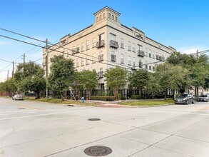 Building Photo - 2216 Chenevert St
