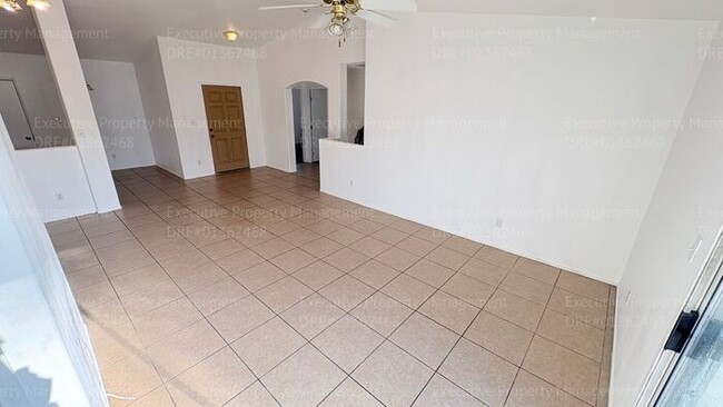 Building Photo - 4 bedroom 2 bathroom home located near S. H St/ Berkshire Rd