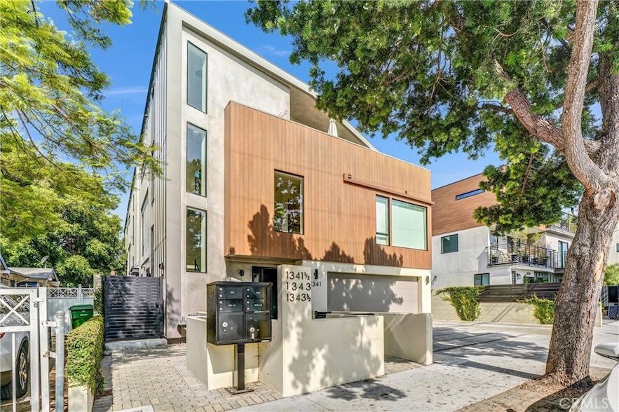 Foto principal - 1343 1/2 Seward Street Unit
