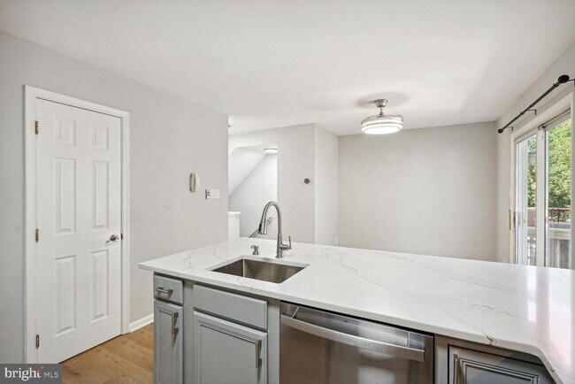 Foto del edificio - 6146 Kendra Way