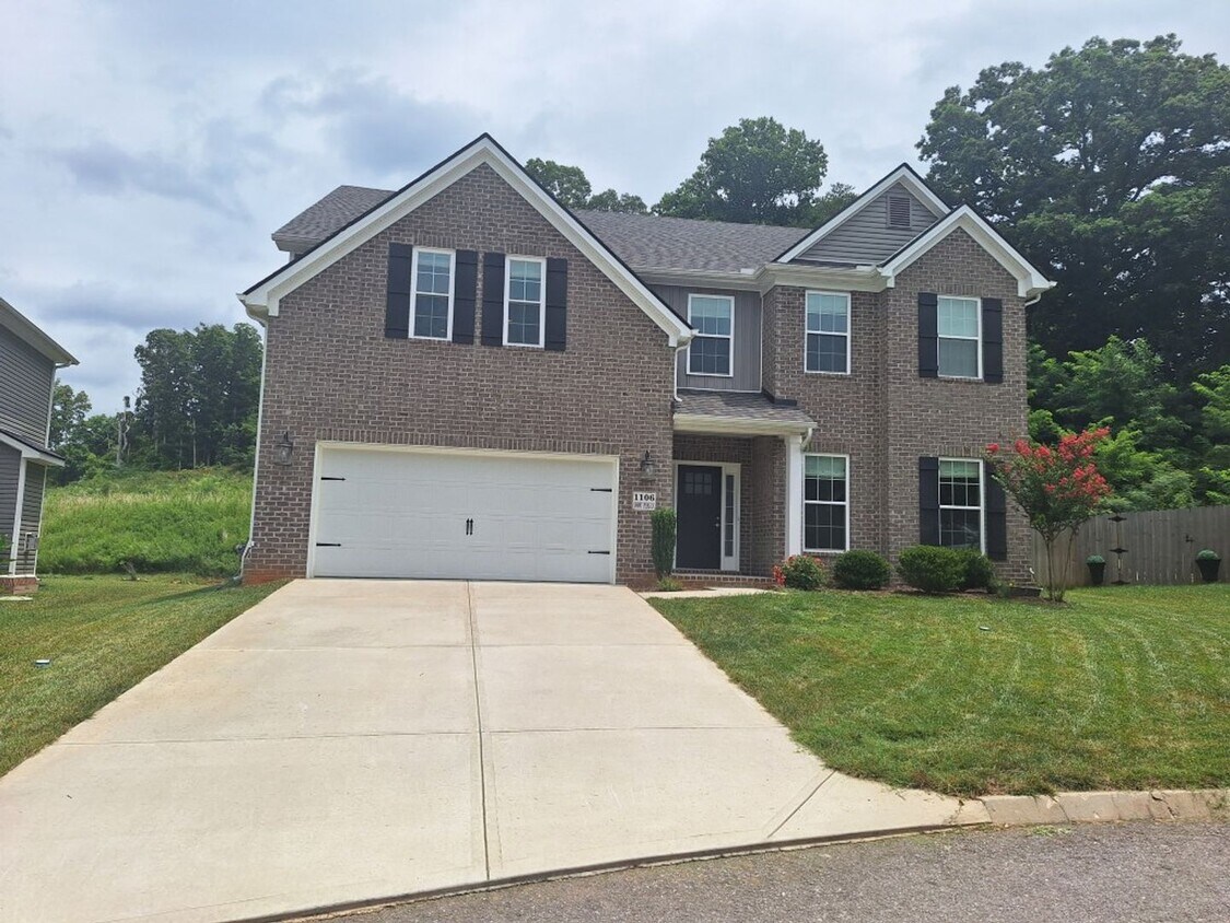 Beautify Brick 3 yr old Build in West Knoxville. No pets. - Beautify Brick 3 yr old Build in West Knoxville. No pets.