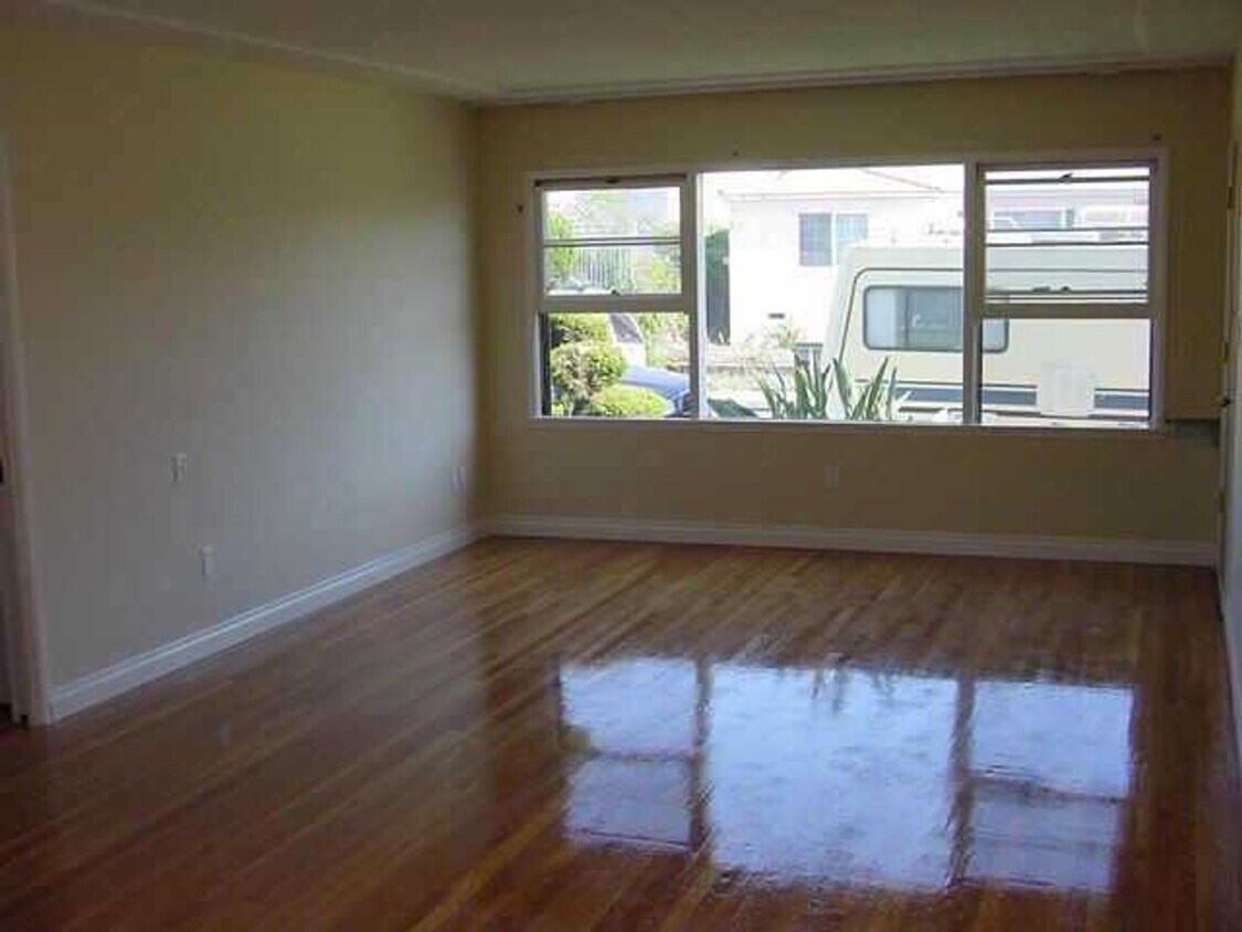 Building Photo - 4 BR / 2 BA near SDSU available 02/01/2026.