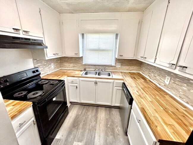 Building Photo - 4425 Torrance Dr NW