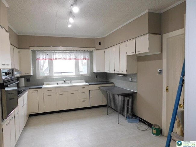 Building Photo - 220 Locust St