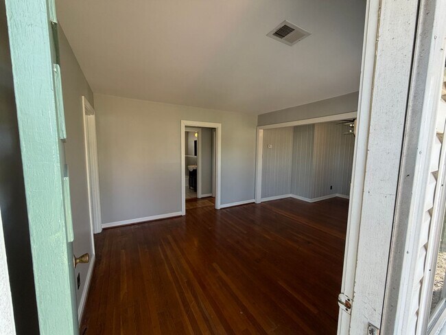 Foto del edificio - LIve in beautiful downtown Franklin!