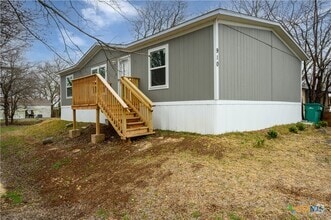 Building Photo - 910 Ashwood Dr