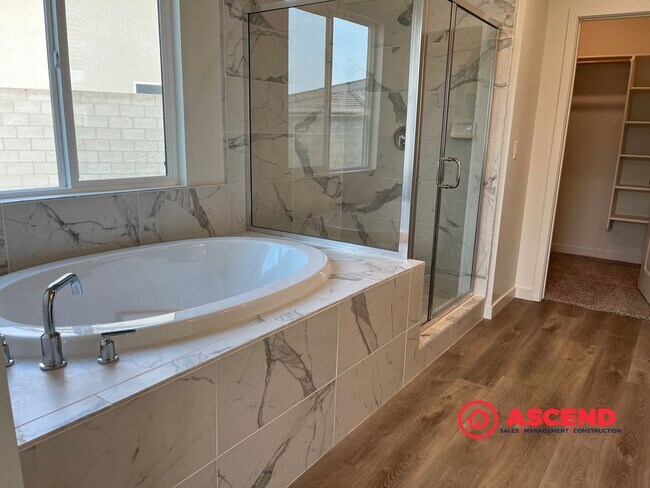 Foto del edificio - Stunning 4-Bedroom Home!