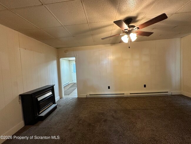 Building Photo - 546 Main St