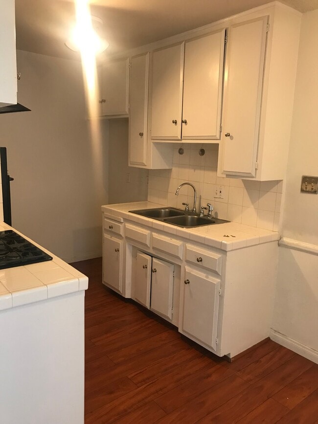 Building Photo - 1313 S Bundy Dr