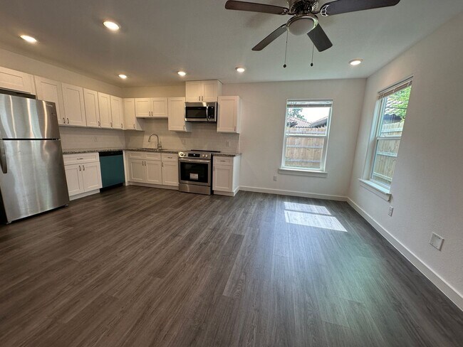 Foto del edificio - 3-Bedroom Duplex with Modern Finishes & Fu...