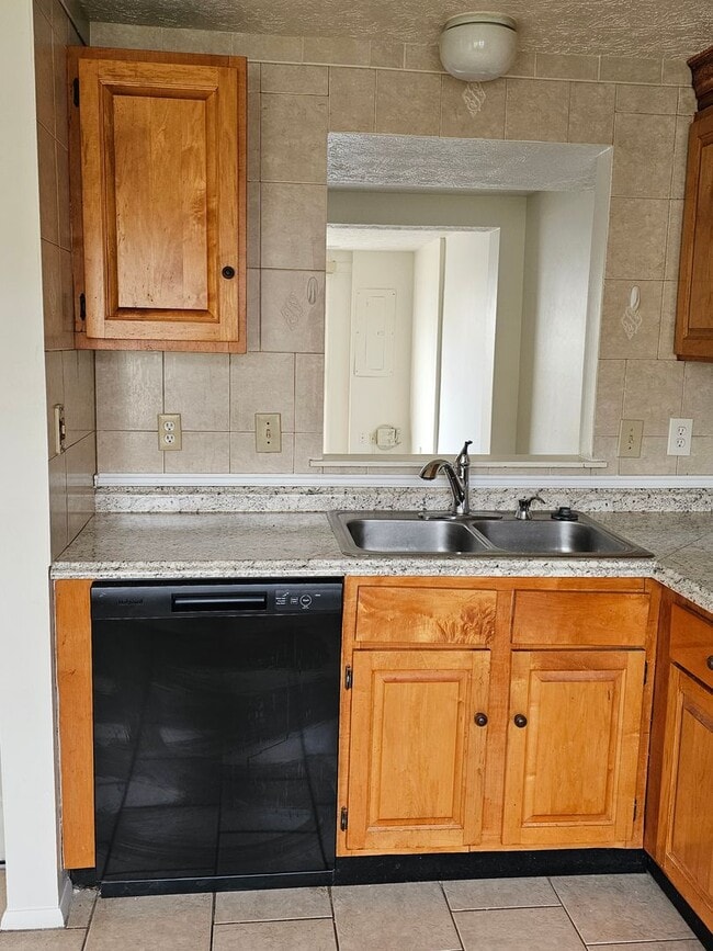 Building Photo - 1337 Vanasse Ct