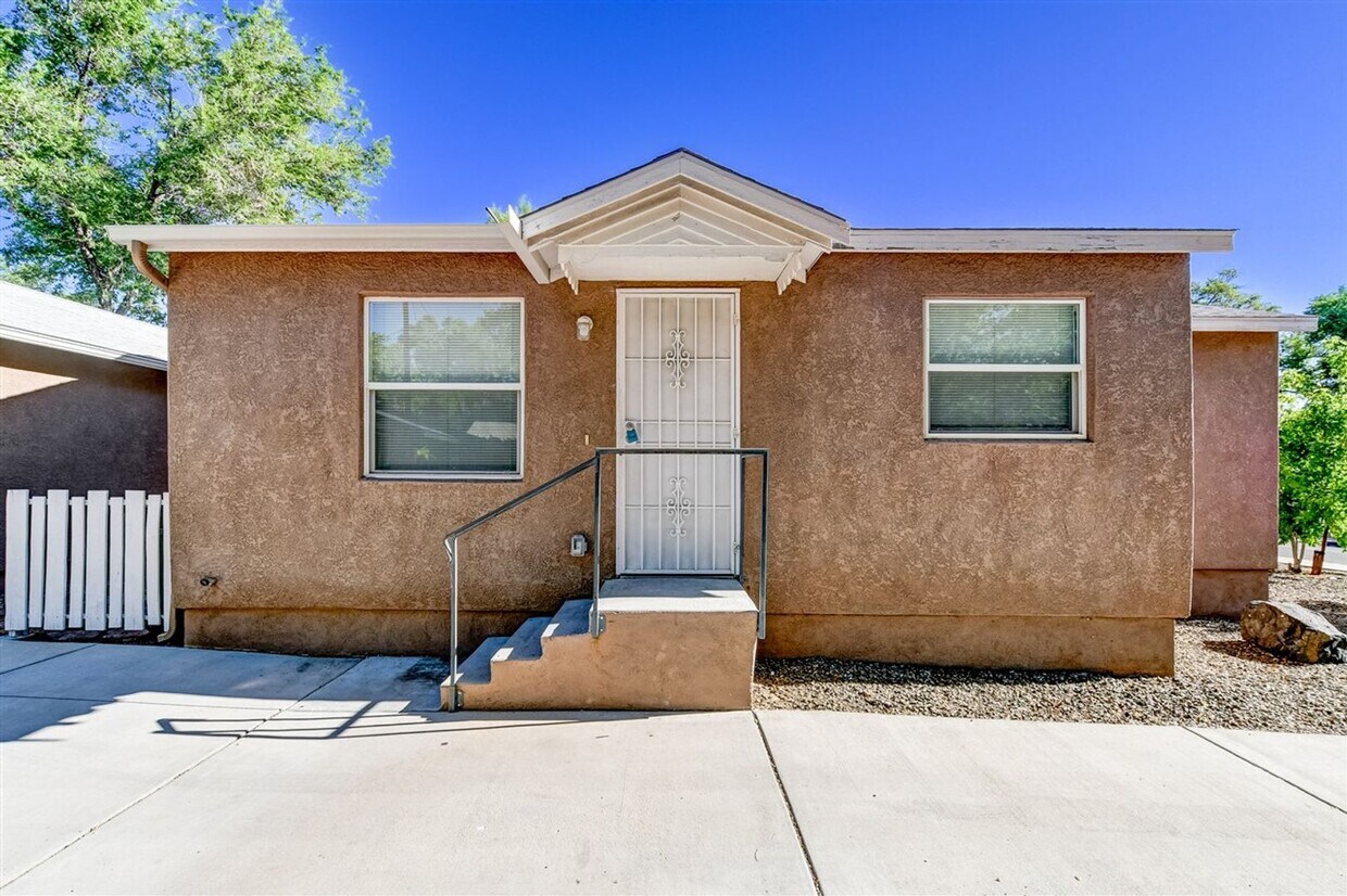 Foto principal - 852 Ruth St