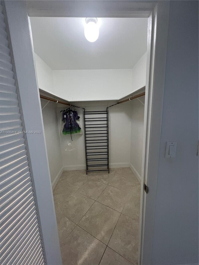 Building Photo - 6039 Collins Ave
