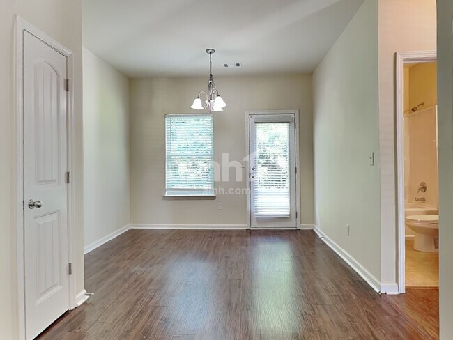 Foto del edificio - 1470 Rose Terrace Cir