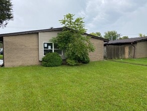 Building Photo - 2417 Lewis Ave
