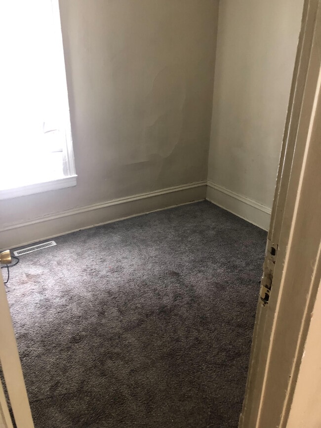 Building Photo - 4139 Bryant Ave S