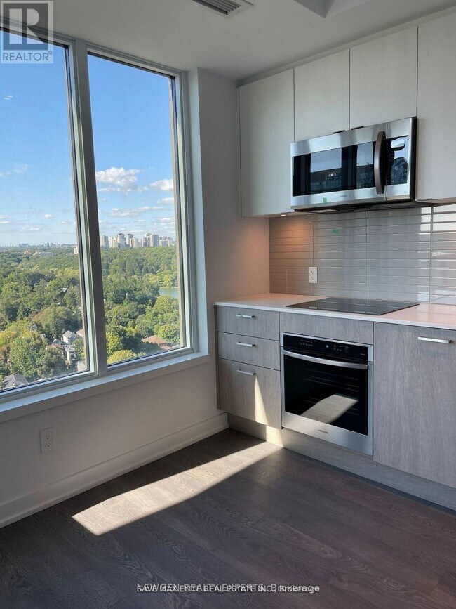 Photo du bâtiment - 1926 Lake Shore Blvd W