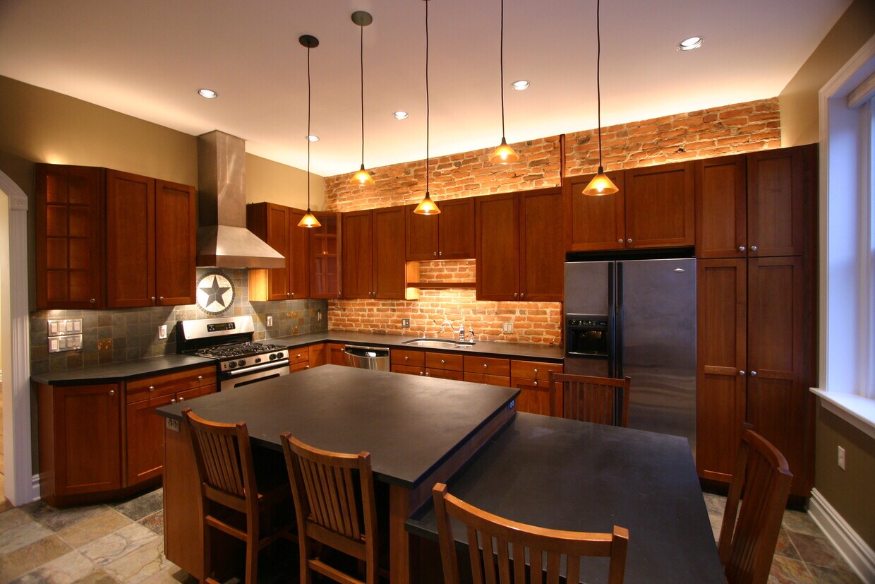 Fabulous Kitchen - 99 W Broad St