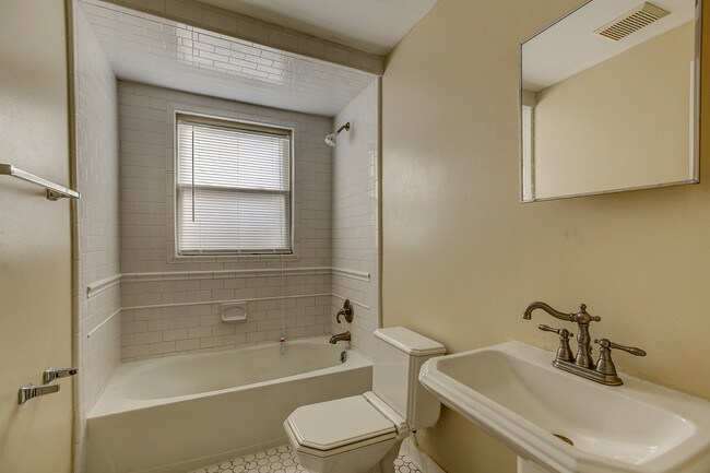 Foto del edificio - 2601 W McNichols Rd